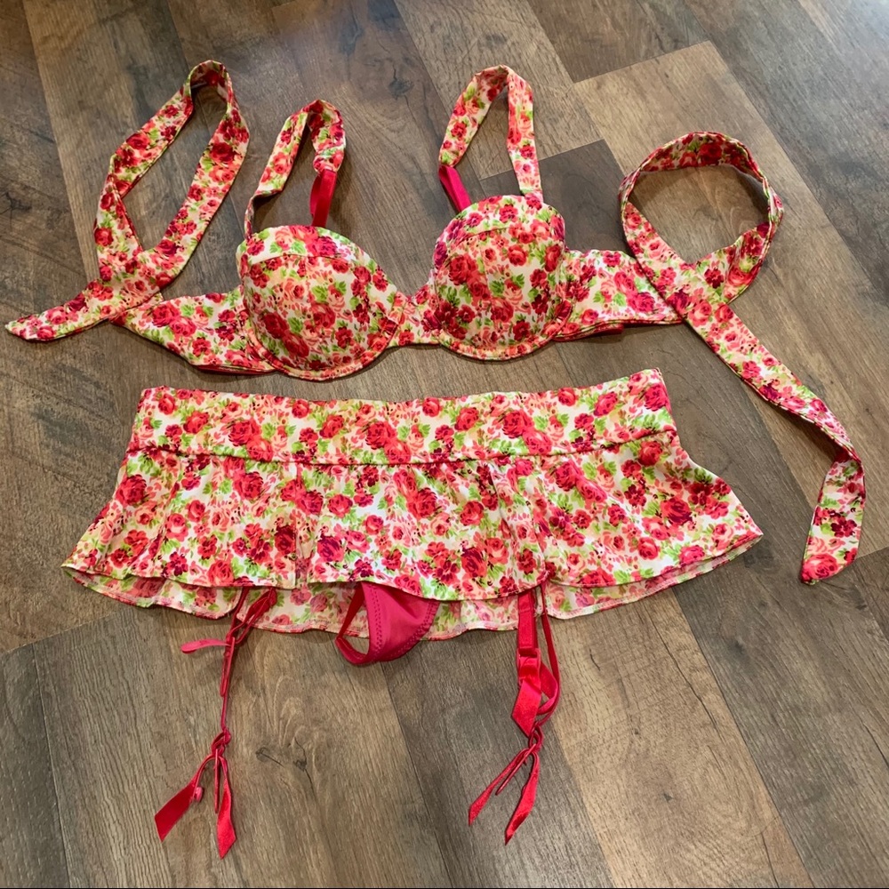 VS Sexy little things floral bra lingerie set